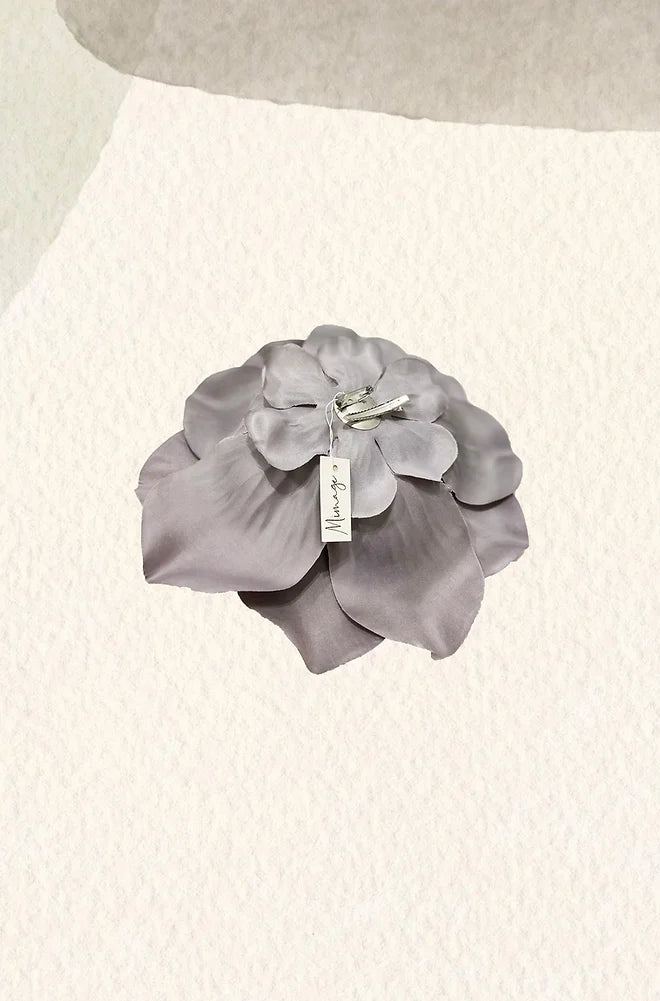 Flor Pía gris plata