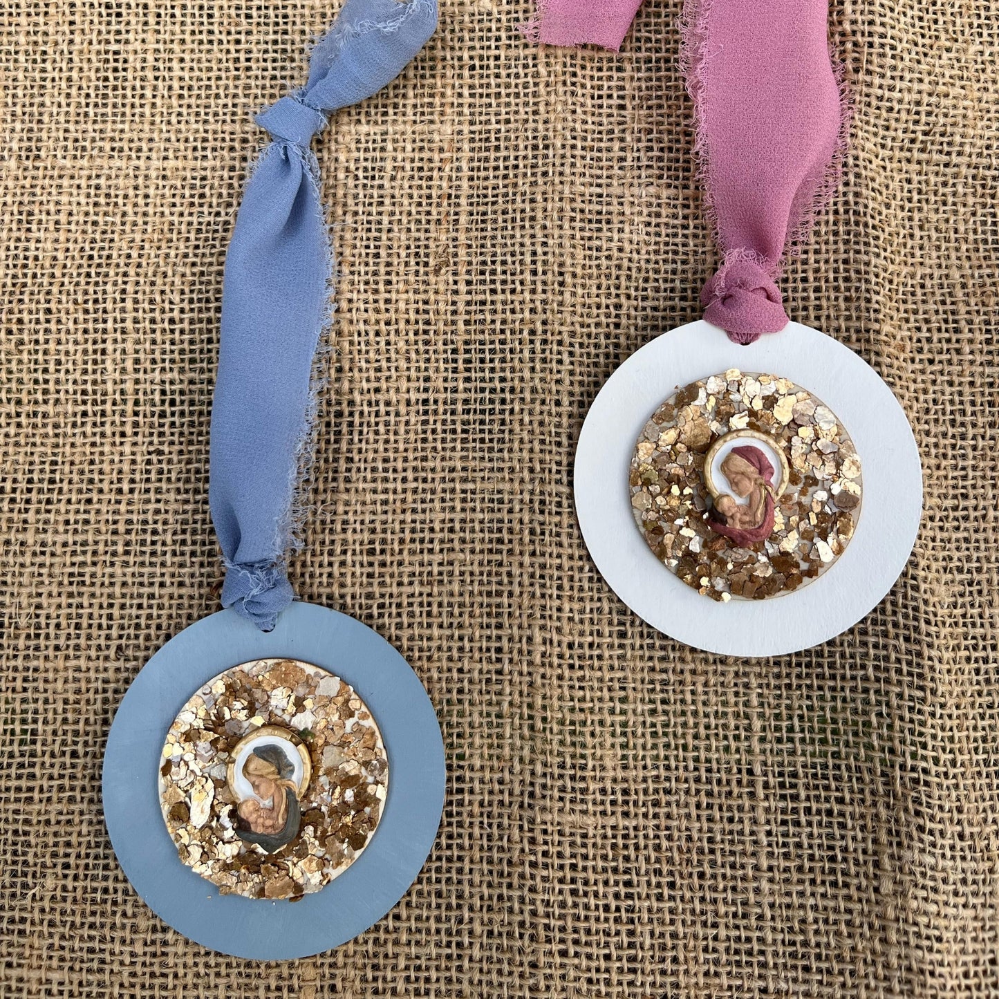 Medium medallion Virgencita gold III