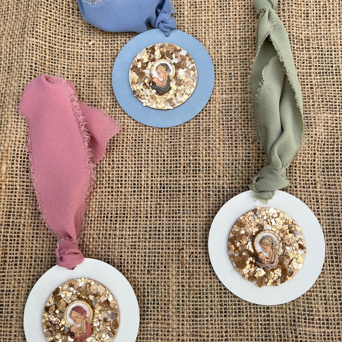 Medium medallion Virgencita gold II