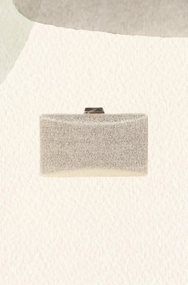 Clutch rafia oro