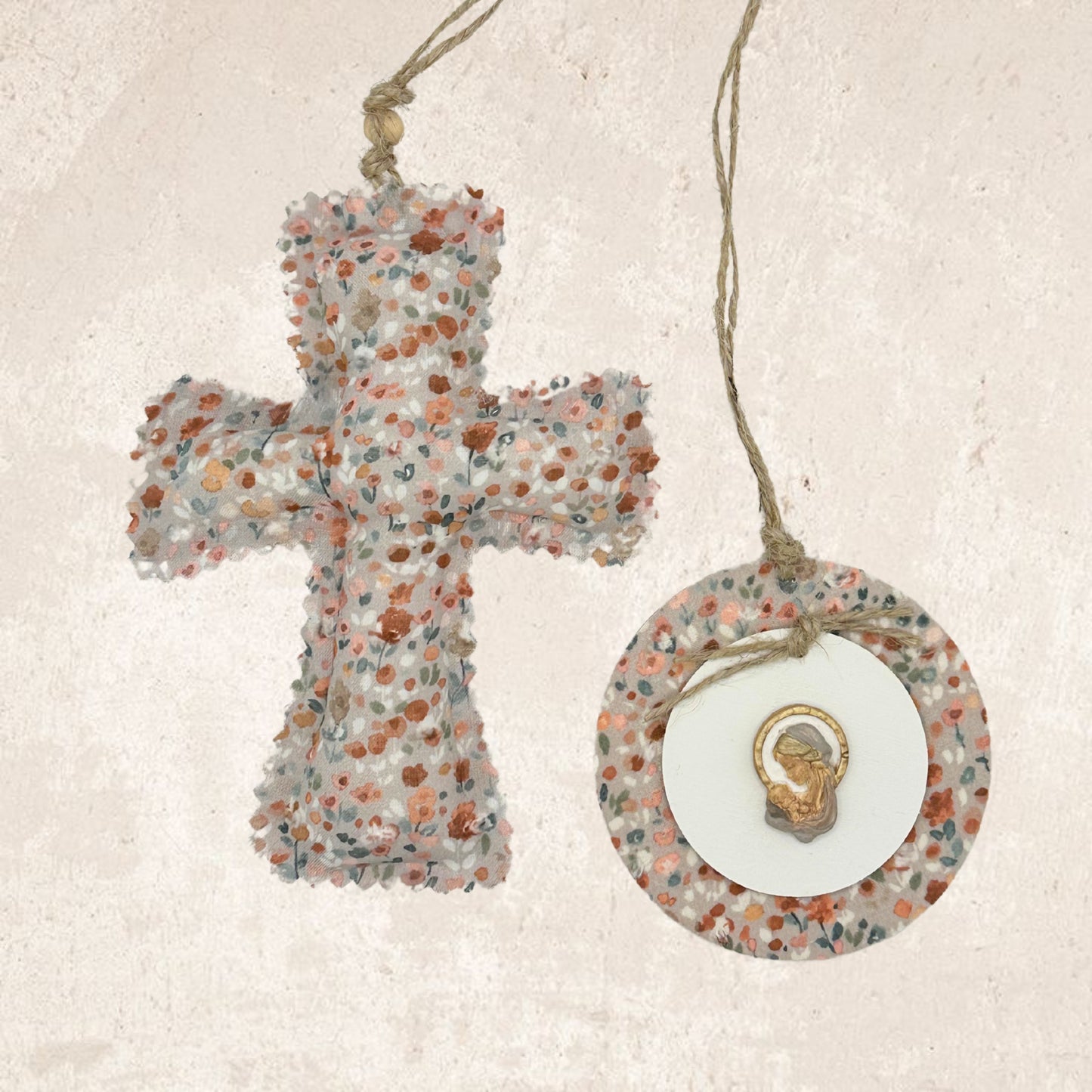 Pack Cruz y Medallón mediano Virgencita flores plumeti