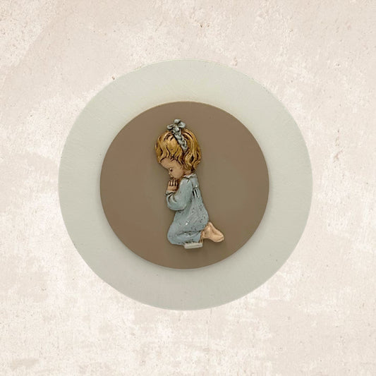 Cuadro mediano niña rezando topo