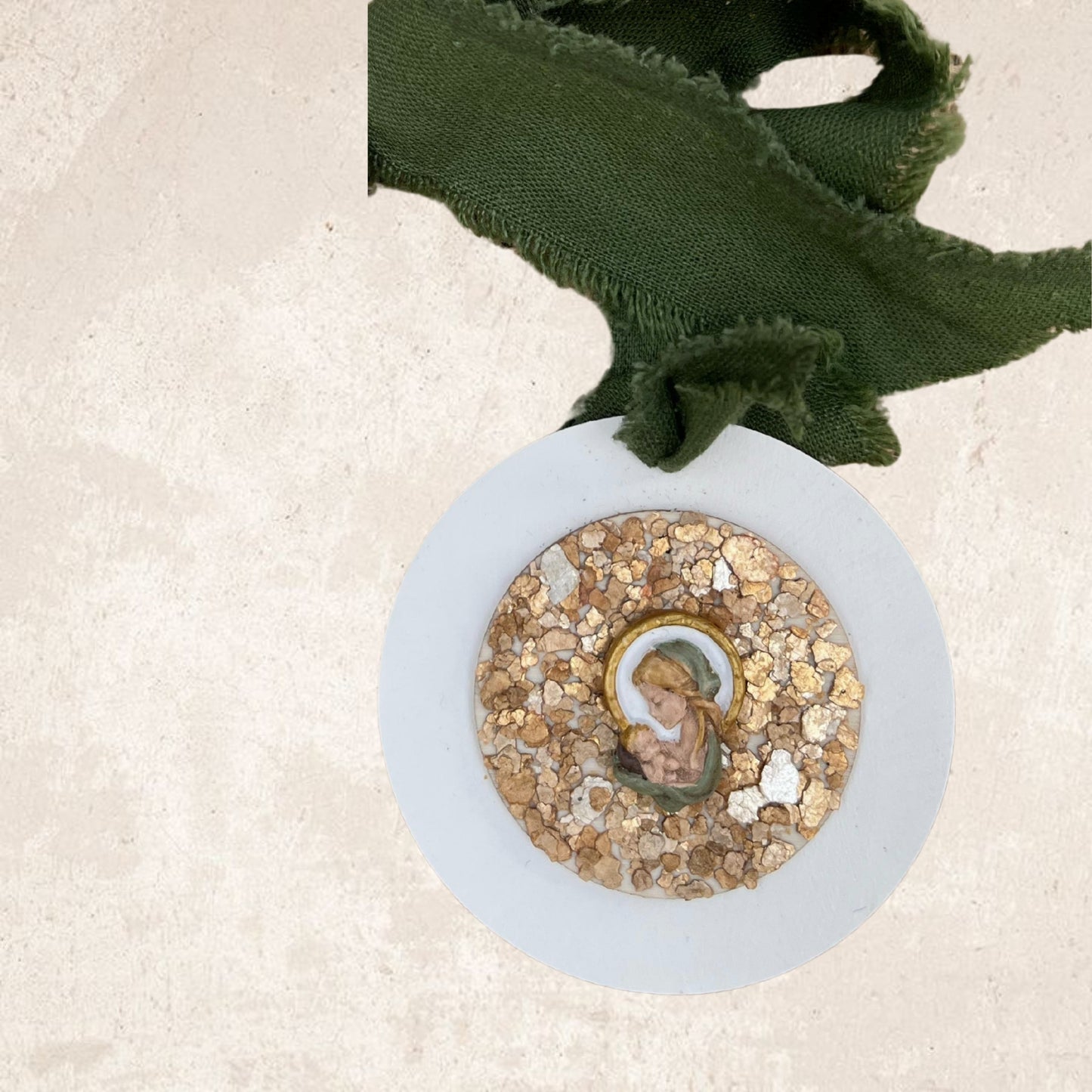 Medium medallion Virgencita gold I