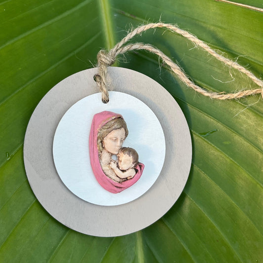 Medium medallion Virgin I