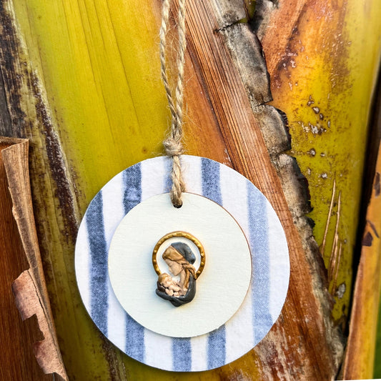 Medium medallion Virgin Mary III