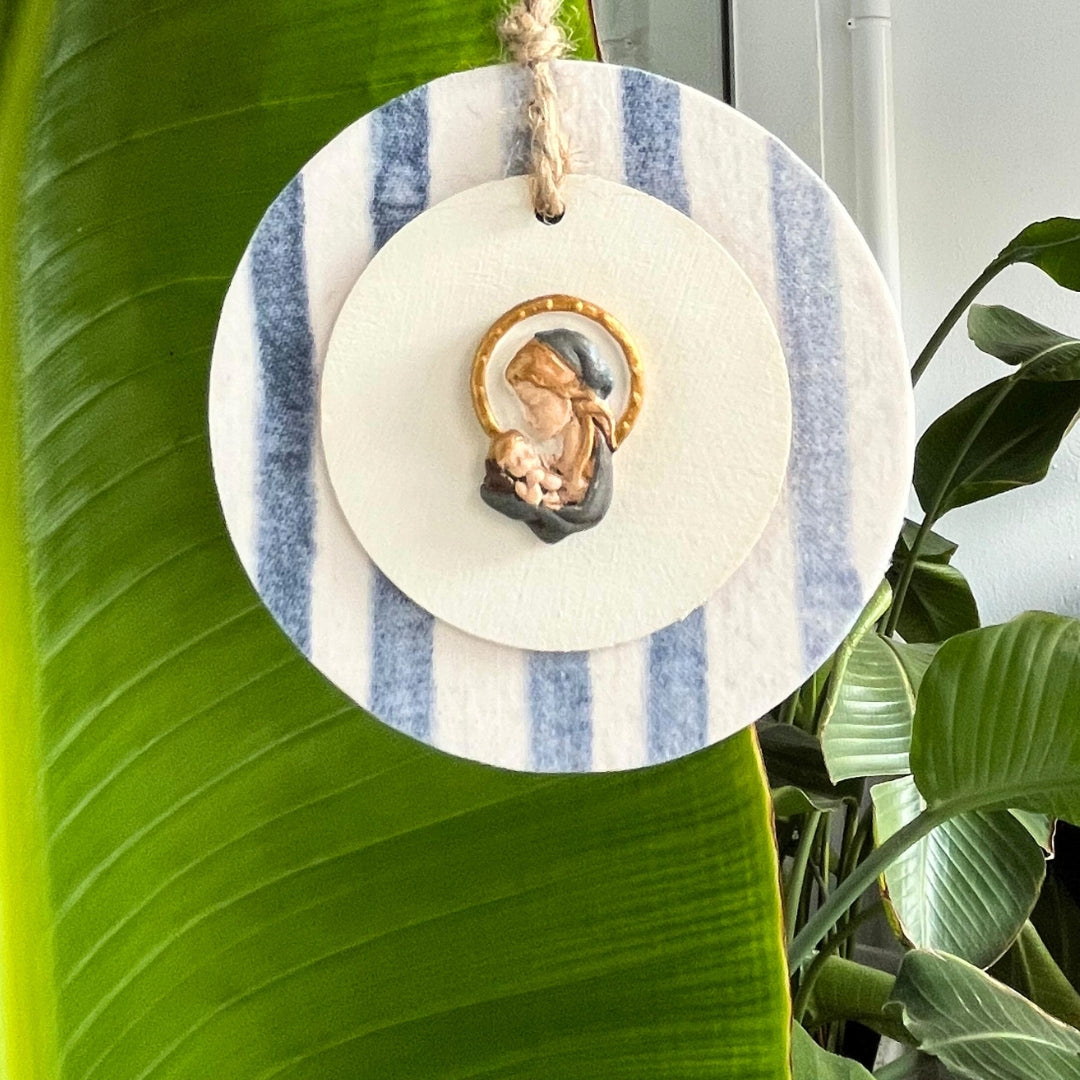 Medium medallion Virgin Mary III