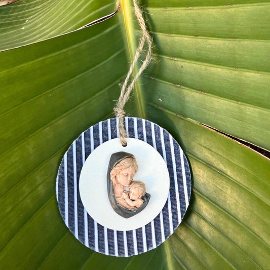 Medium medallion Virgin II