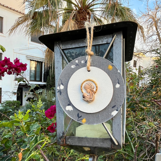 Medium medallion Virgin IV