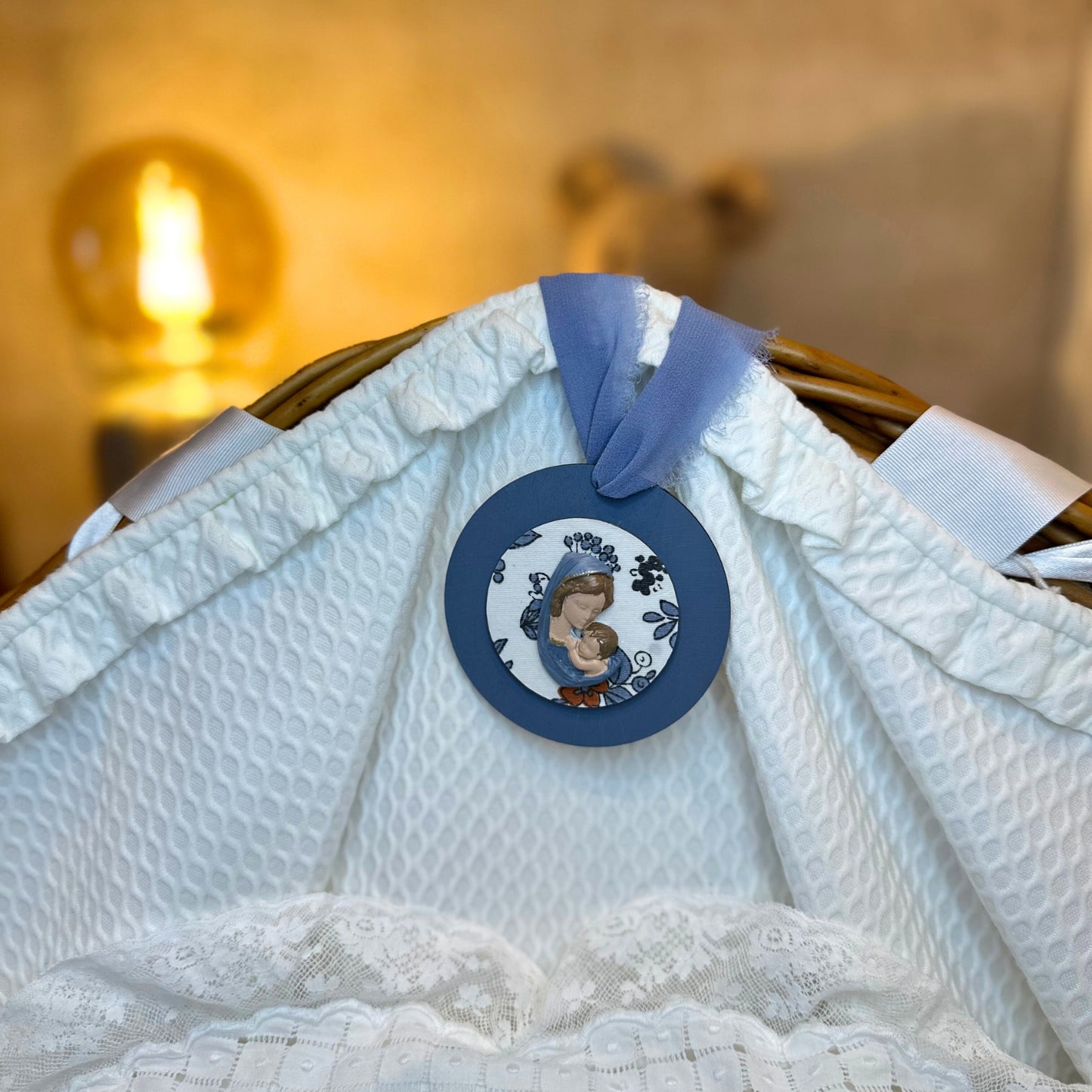 Medallón mediano Virgencita azulita