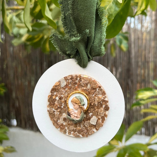 Medium medallion Virgencita gold I