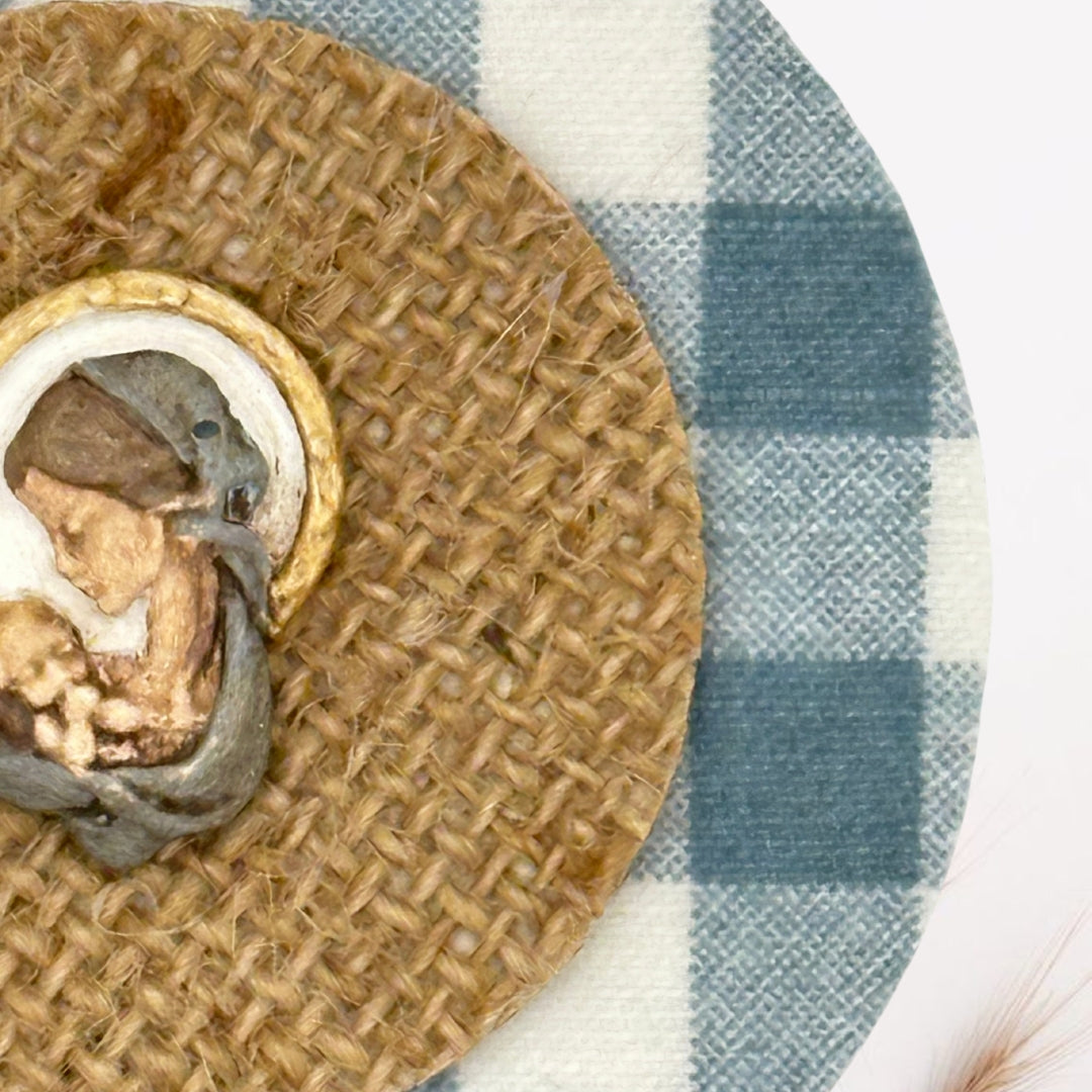 Medallón mediano Virgencita vichy azul