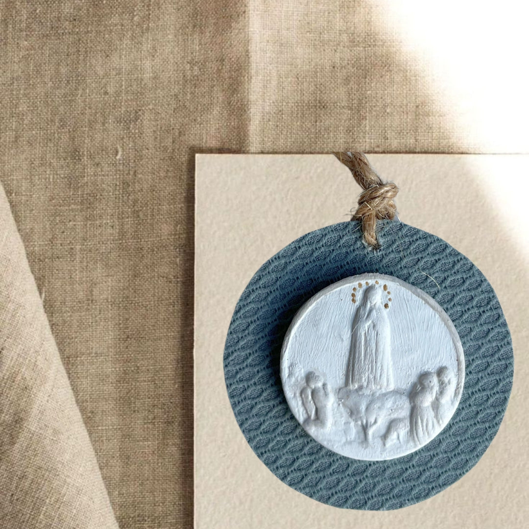 Medallón mini Virgen de Fátima azul