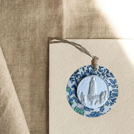 Medallón mini Virgen de Fátima azul y verde