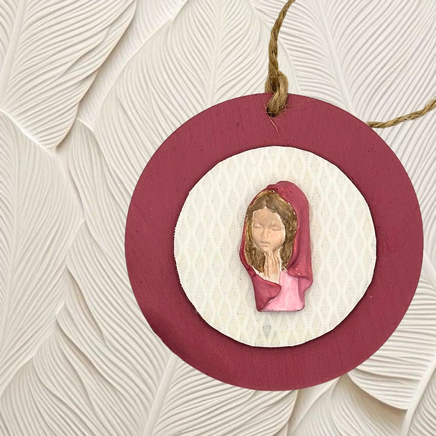 Medallón mediano Virgencita buganvilla