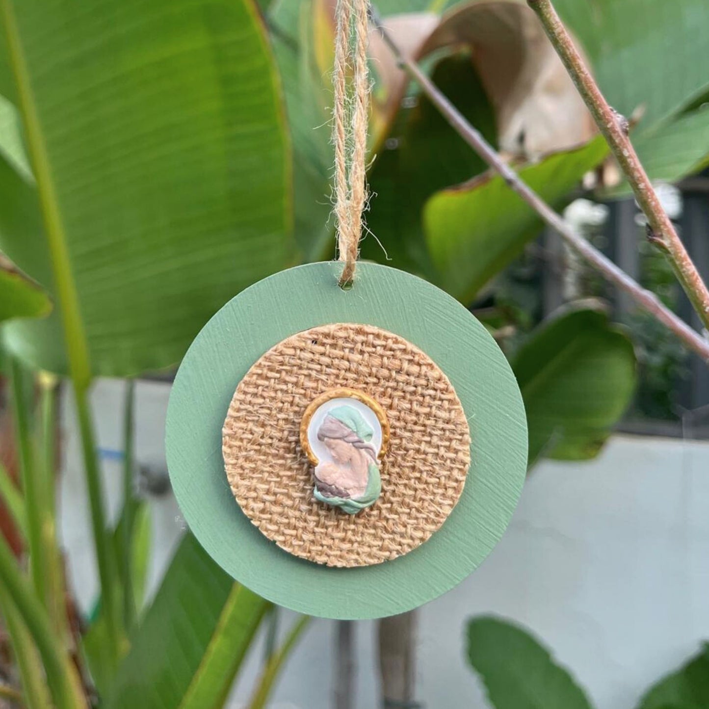 Medium medallion with green raffia Virgin