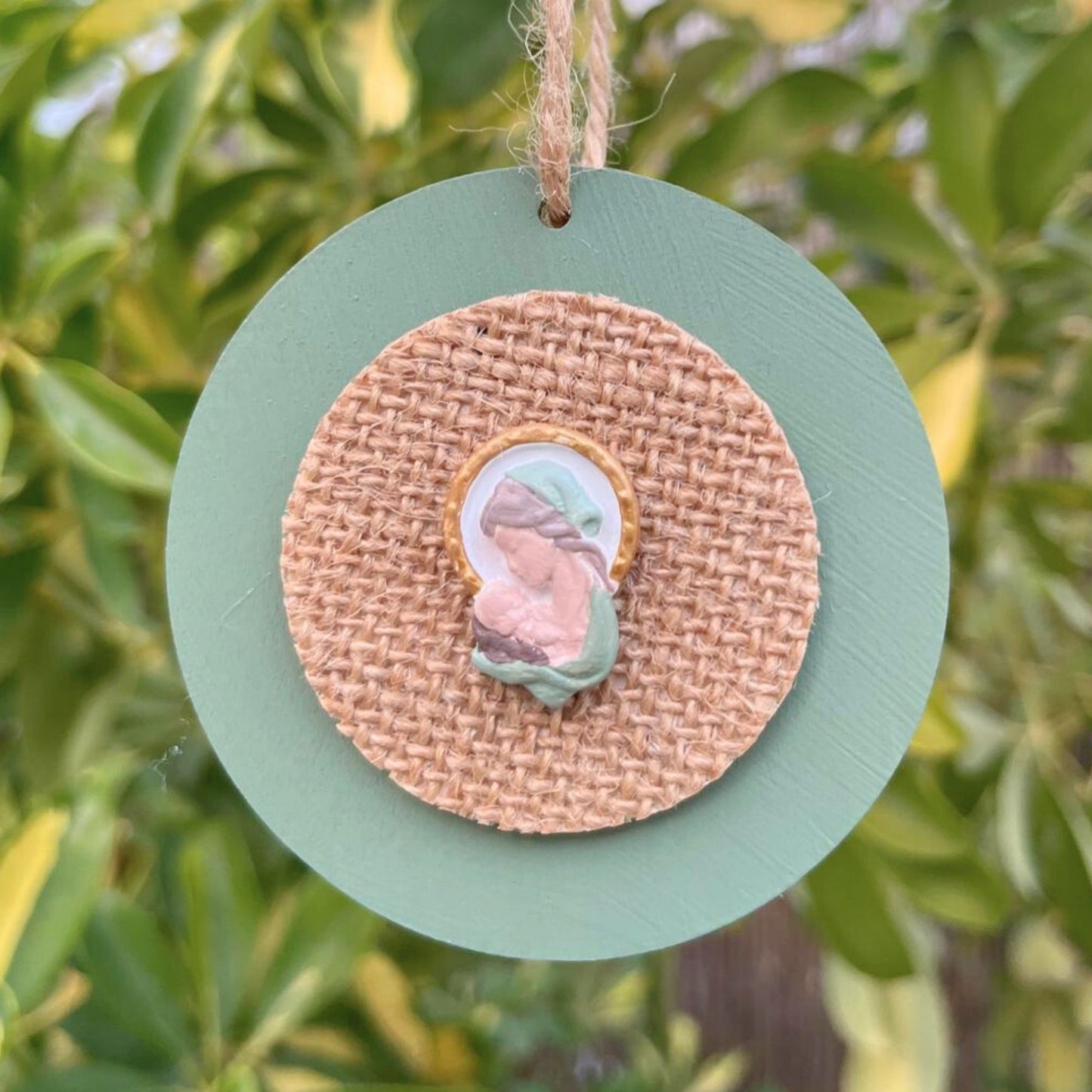 Medium medallion with green raffia Virgin