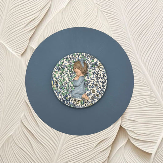 Cuadro niña rezando grande azul floral