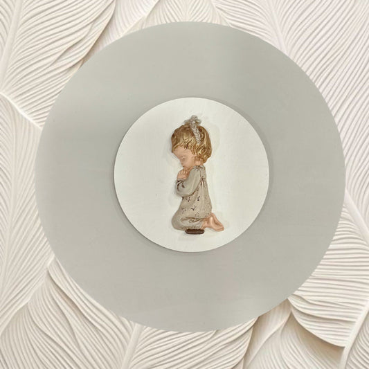 Cuadro niña rezando grande gris