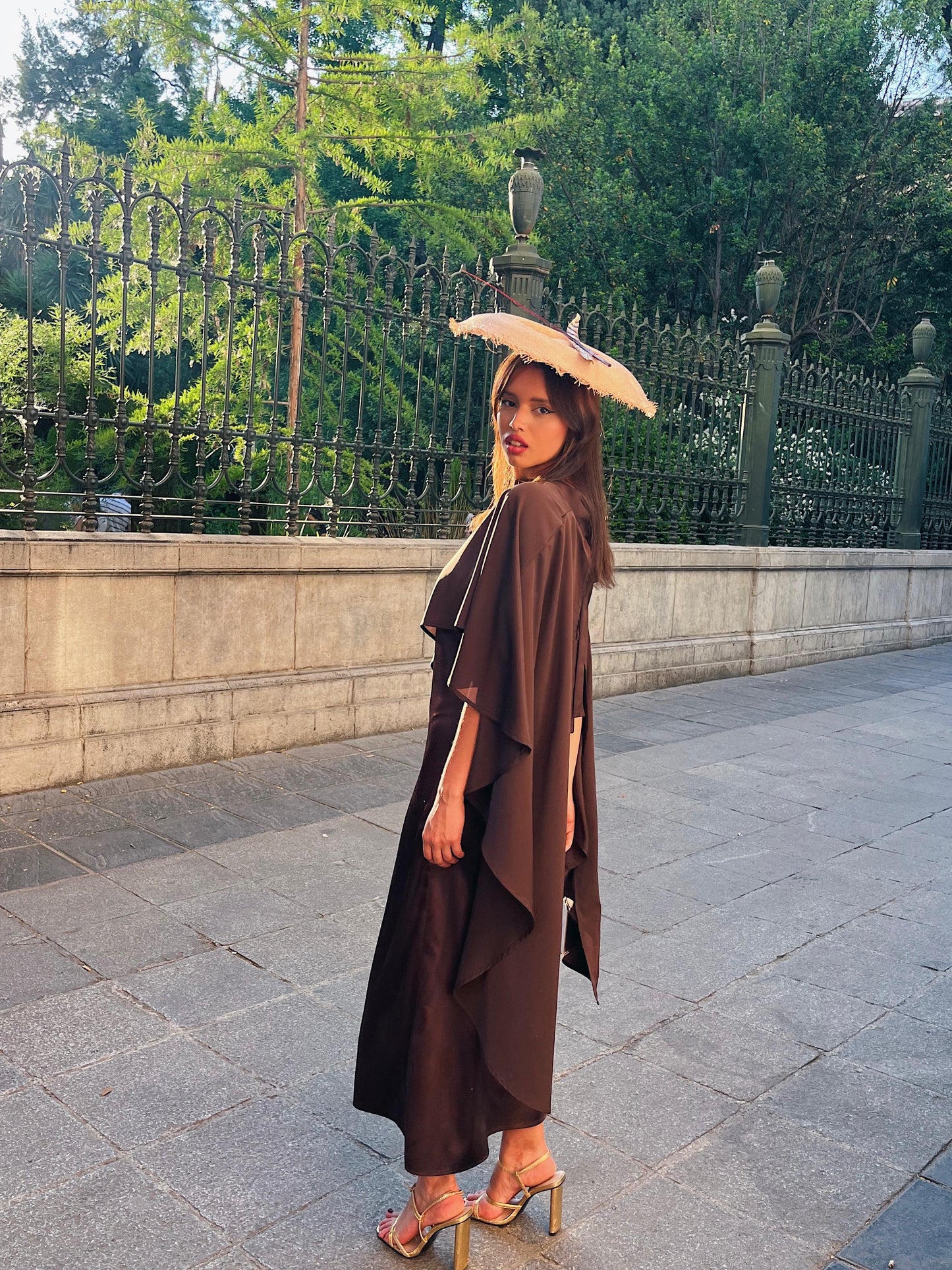 Vestido Amero y Capa