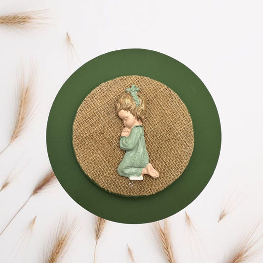 Cuadro niña rezando verde