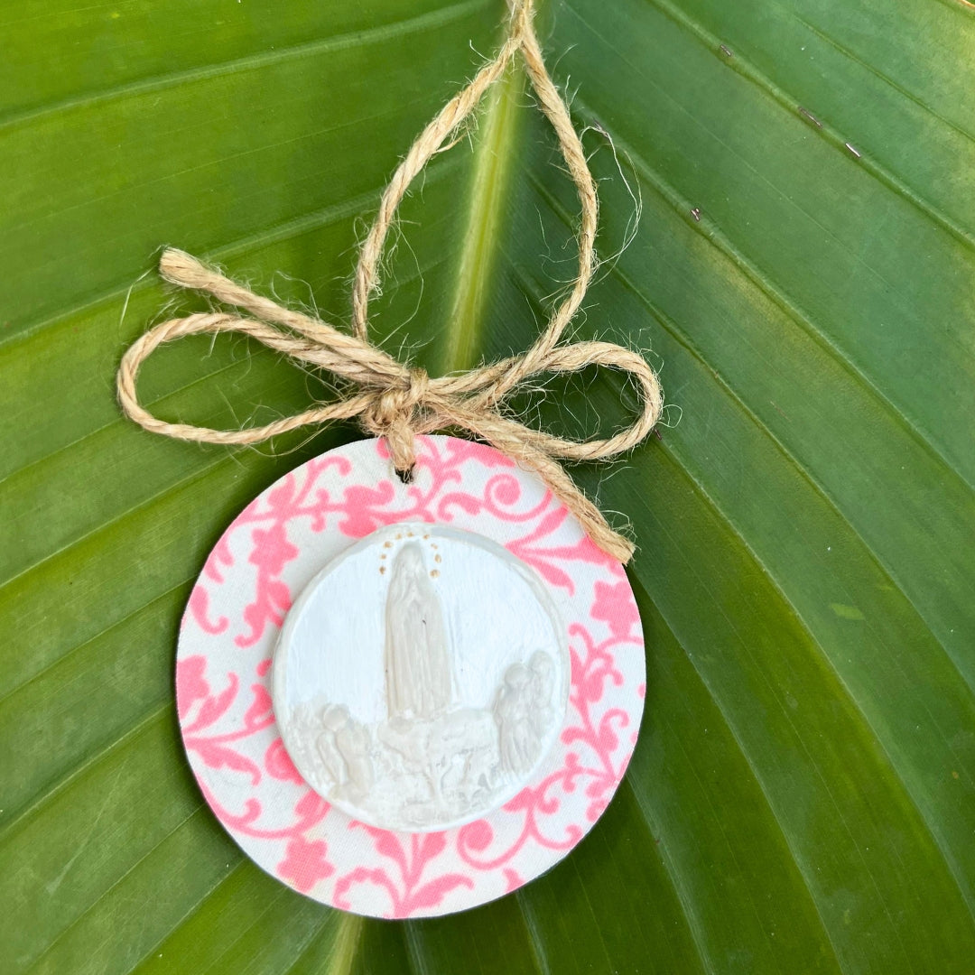 Medallón mini Virgen de Fátima rosa floral
