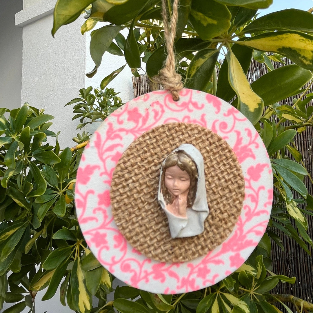 Medium medallion with raffia and rose Virgin Mary