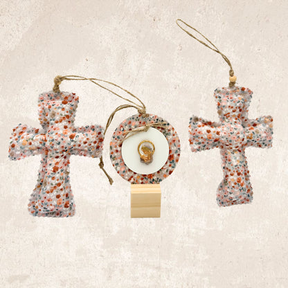 Pack Cruz y Medallón mediano Virgencita flores plumeti