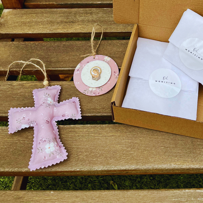 Pack Cruz y Medallón mediano Virgencita rosa y plumeti