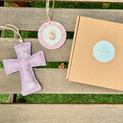 Pack Cruz y Medallón mediano Virgencita rosa y plumeti