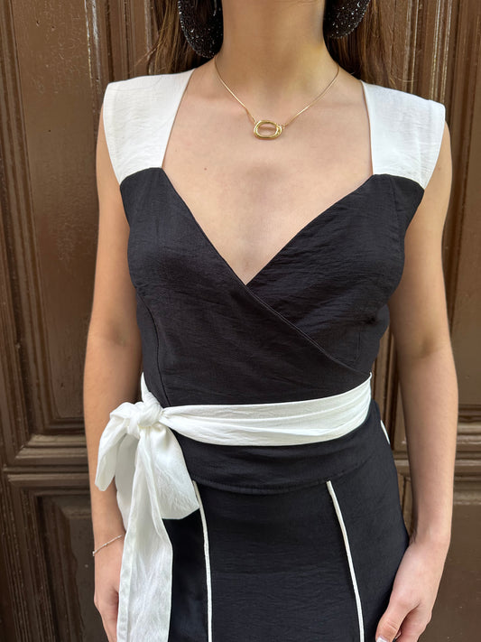 Top Linde blanco y negro