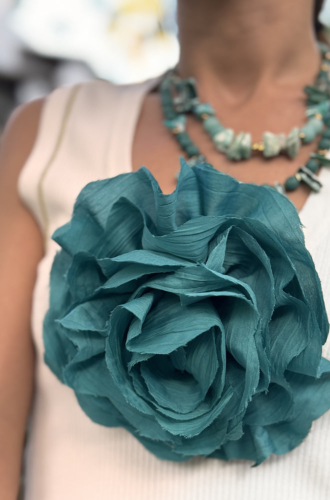 Turquoise Pipi Flower